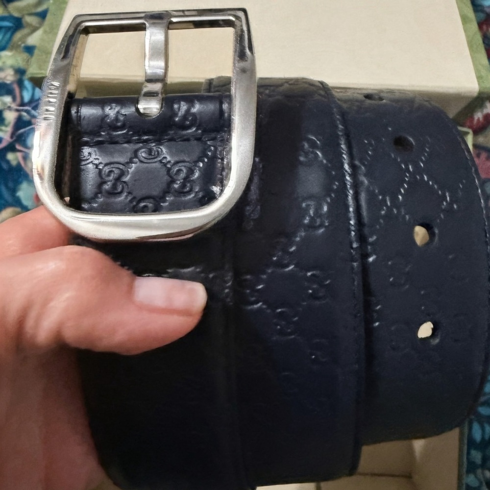 Gucci Navy Embossed Leather Belt, this belt has never been worn!